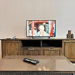 Luxury 3Br Apt Near Lrt Kuningan With Wi-Fi, Pool, Gym By 2Ndhome
