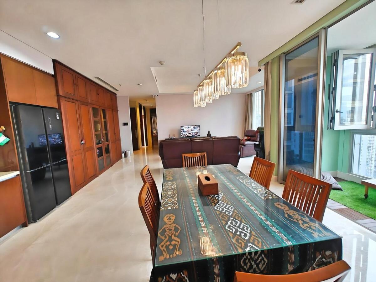 Luxury 3br Near Lrt Kuningan With Wi-fi, Pool, Gym By 2ndhome *
