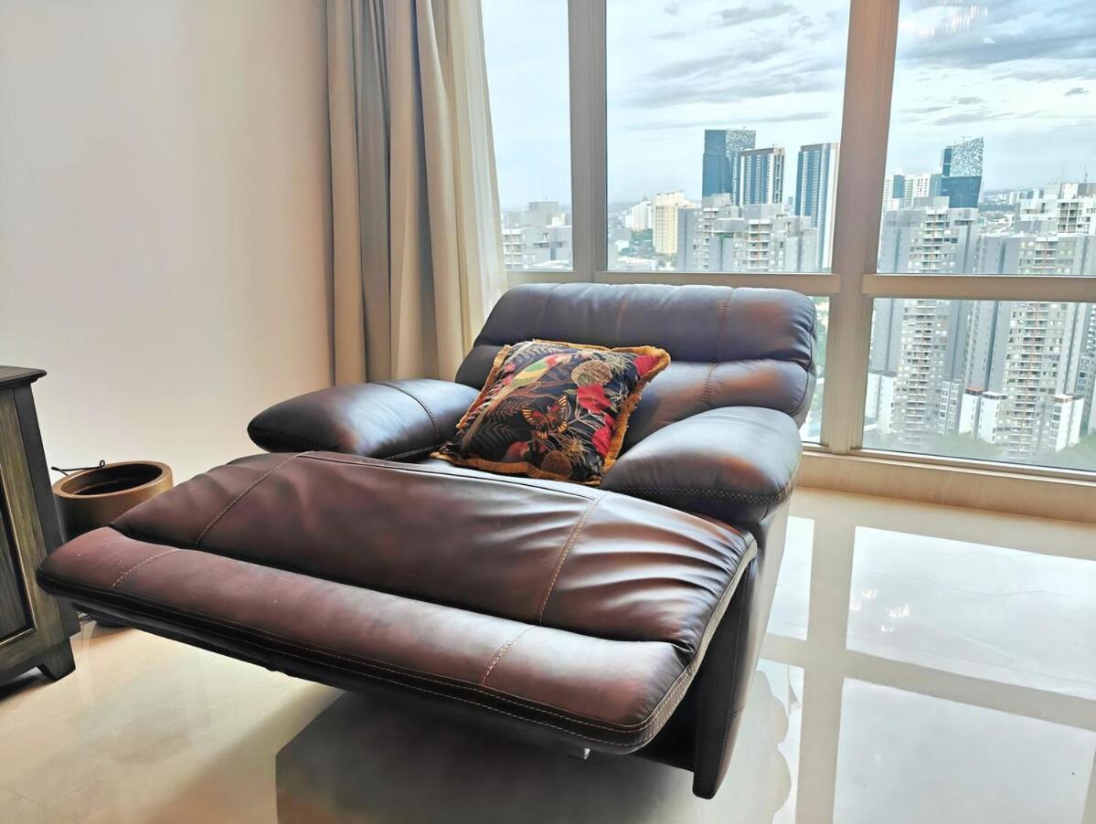 Luxury 3br Near Lrt Kuningan With Wi-fi, Pool, Gym By 2ndhome
