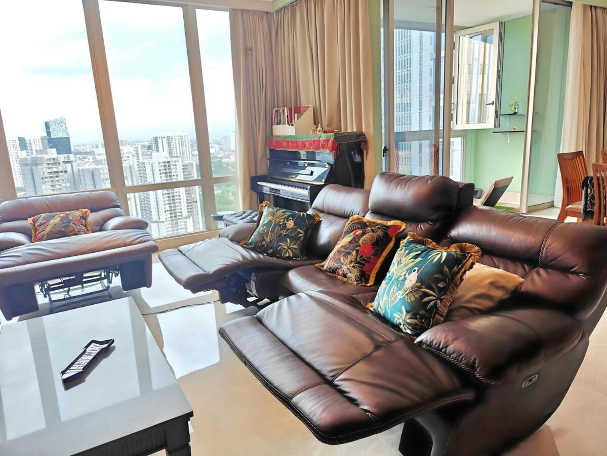 Luxury 3br Near Lrt Kuningan With Wi-fi, Pool, Gym By 2ndhome Apartemen