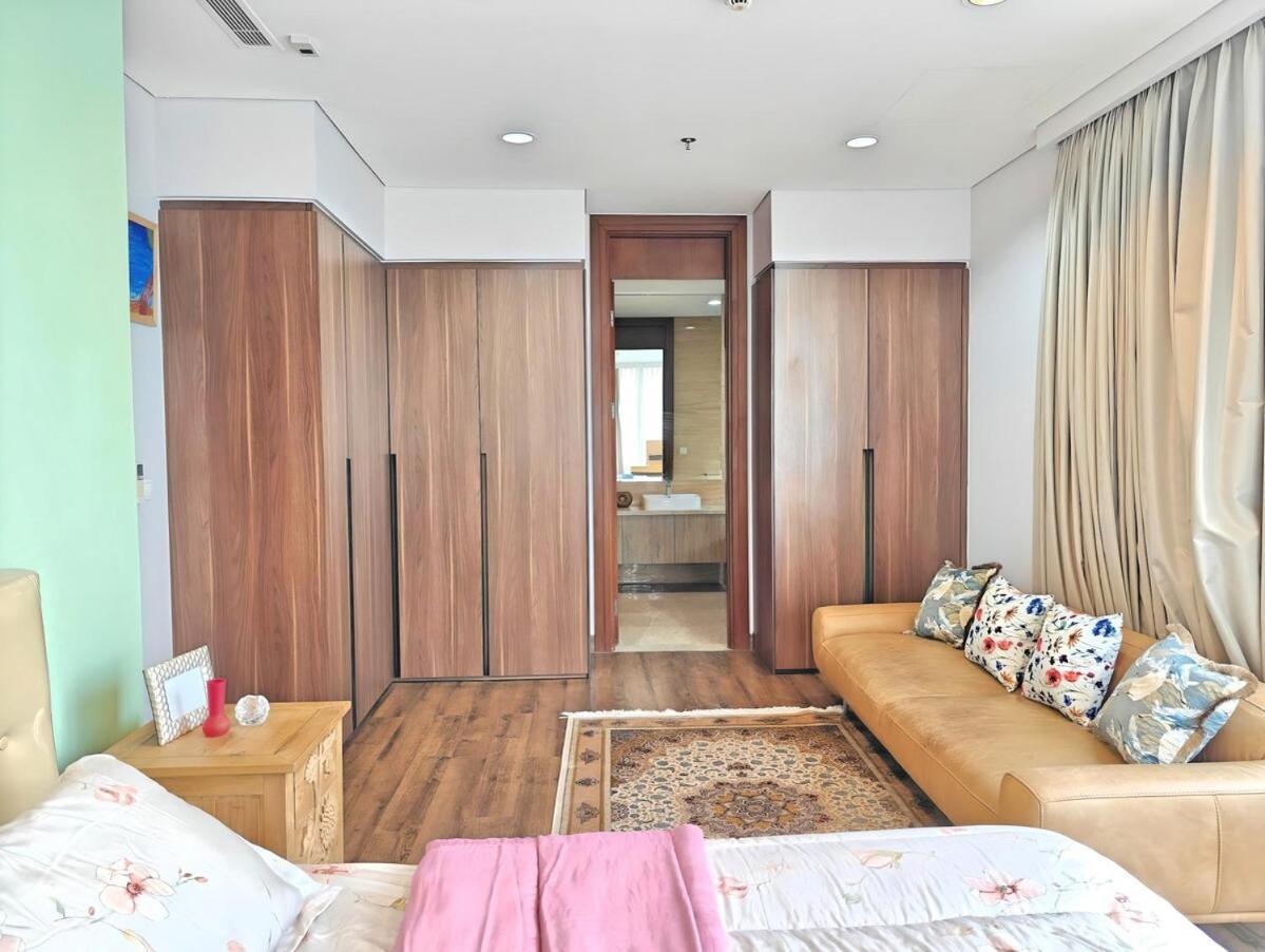 Luxury 3br Near Lrt Kuningan With Wi-fi, Pool, Gym By 2ndhome * Jakarta