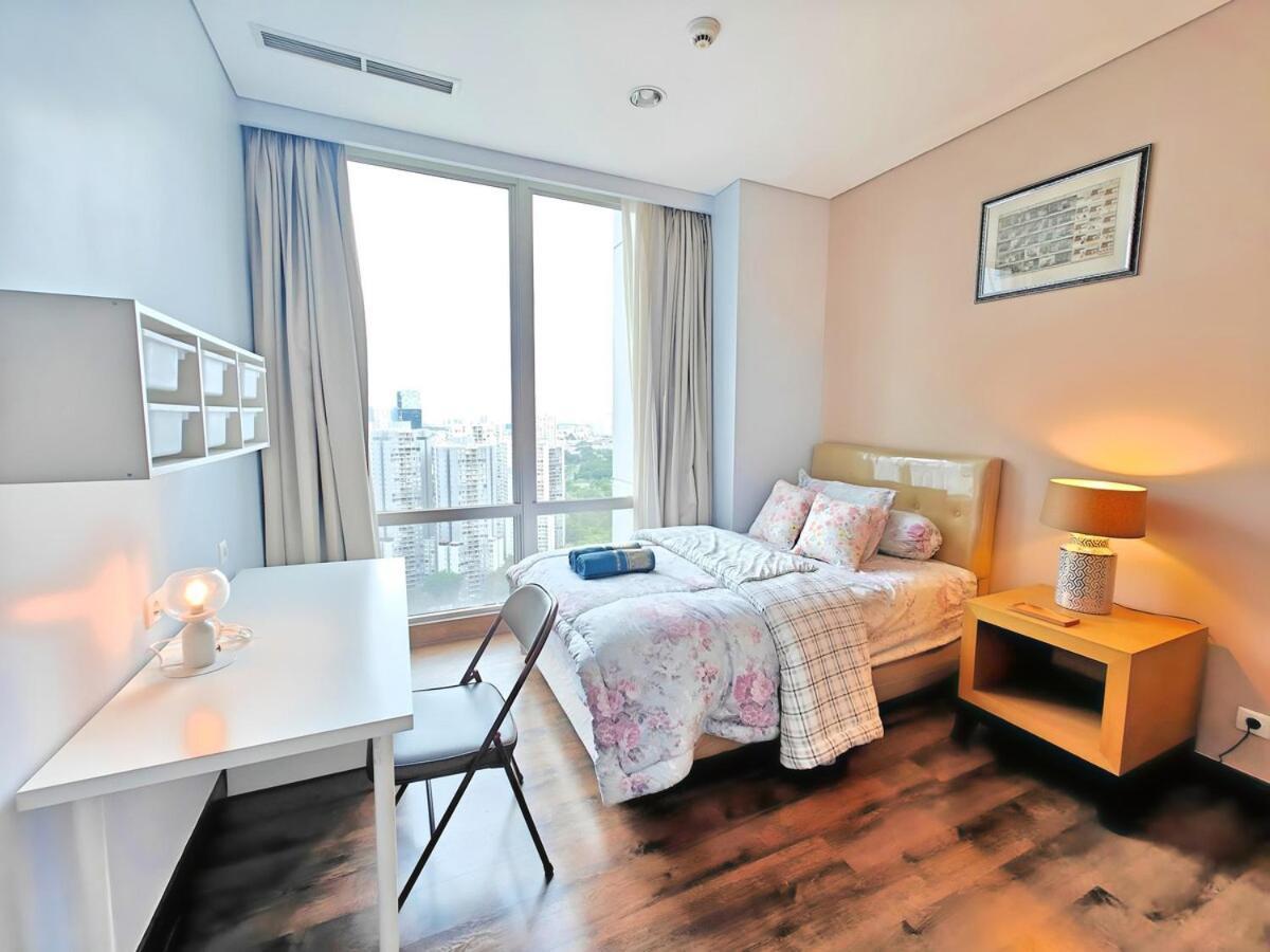 Luxury 3br Near Lrt Kuningan With Wi-fi, Pool, Gym By 2ndhome *