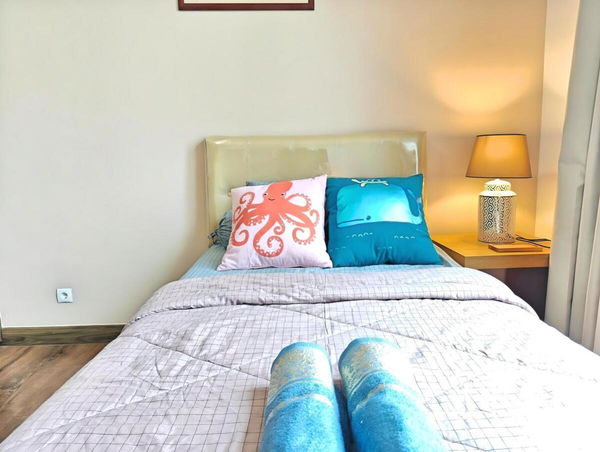 Luxury 3br Near Lrt Kuningan With Wi-fi, Pool, Gym By 2ndhome * Jakarta